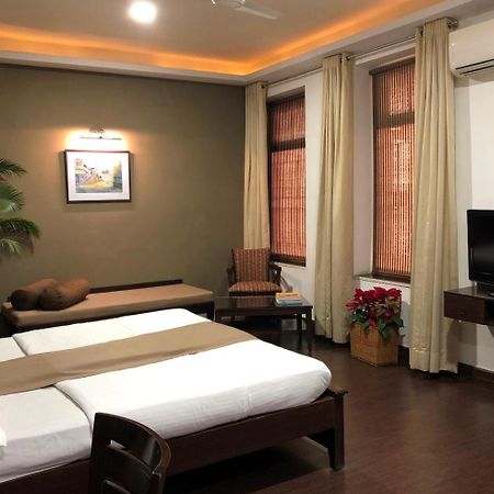 Hotel Ketan Пюн Екстериор снимка