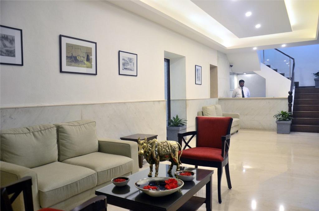 Hotel Ketan Пюн Екстериор снимка