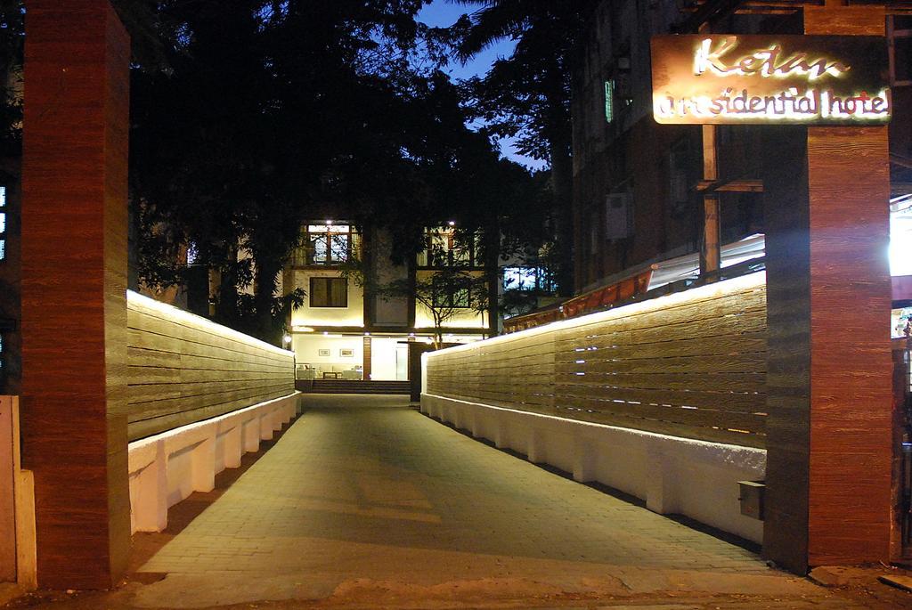 Hotel Ketan Пюн Екстериор снимка