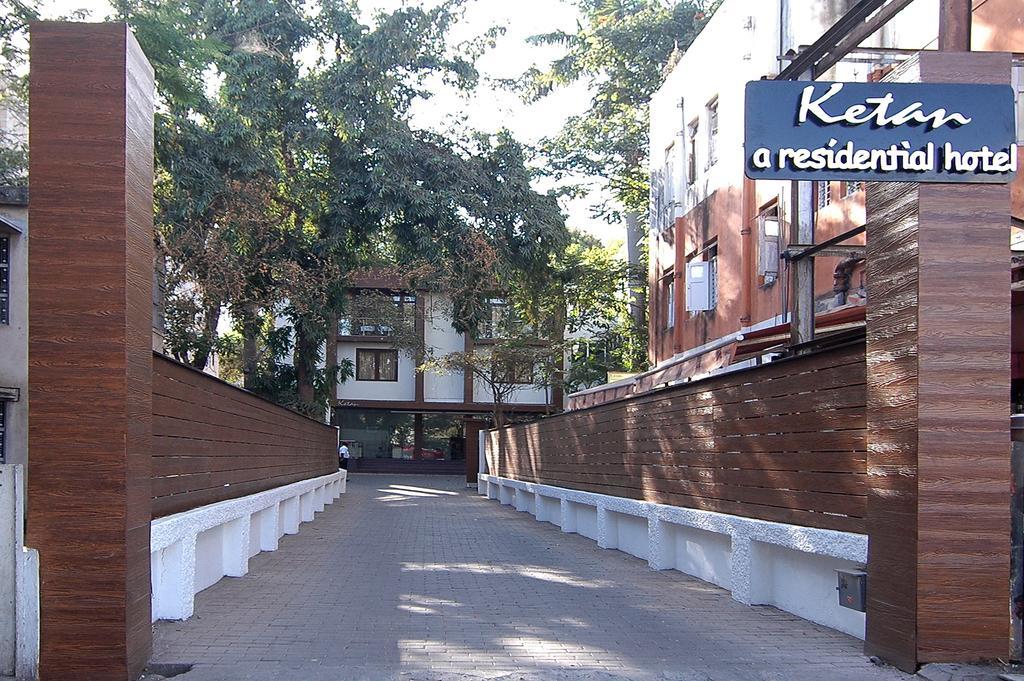 Hotel Ketan Пюн Екстериор снимка