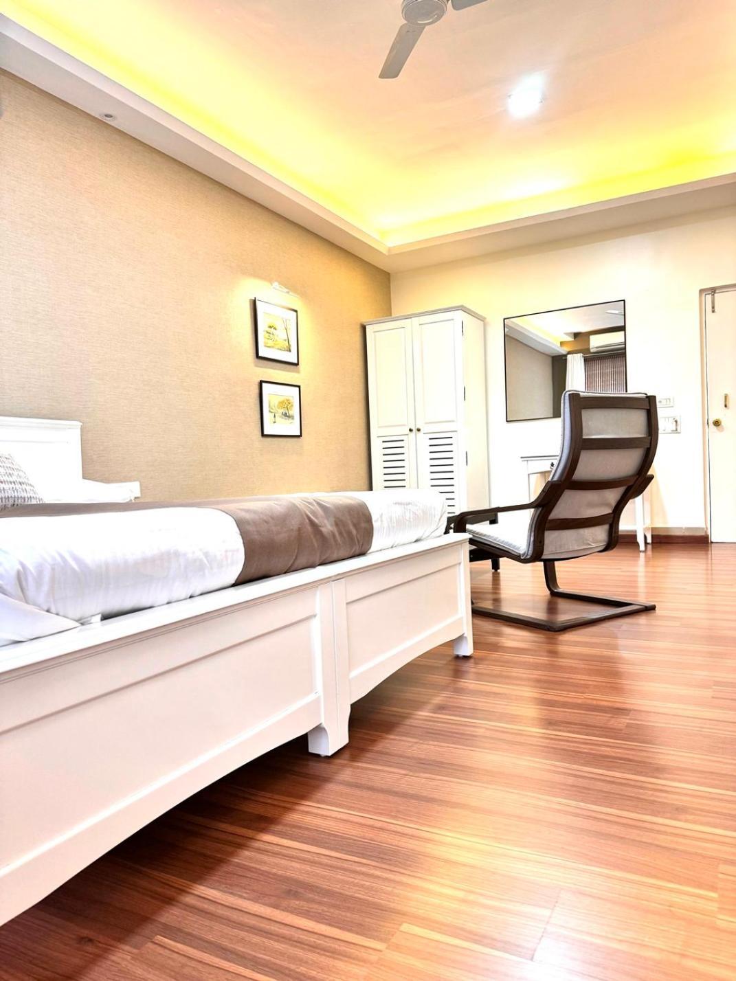 Hotel Ketan Пюн Екстериор снимка