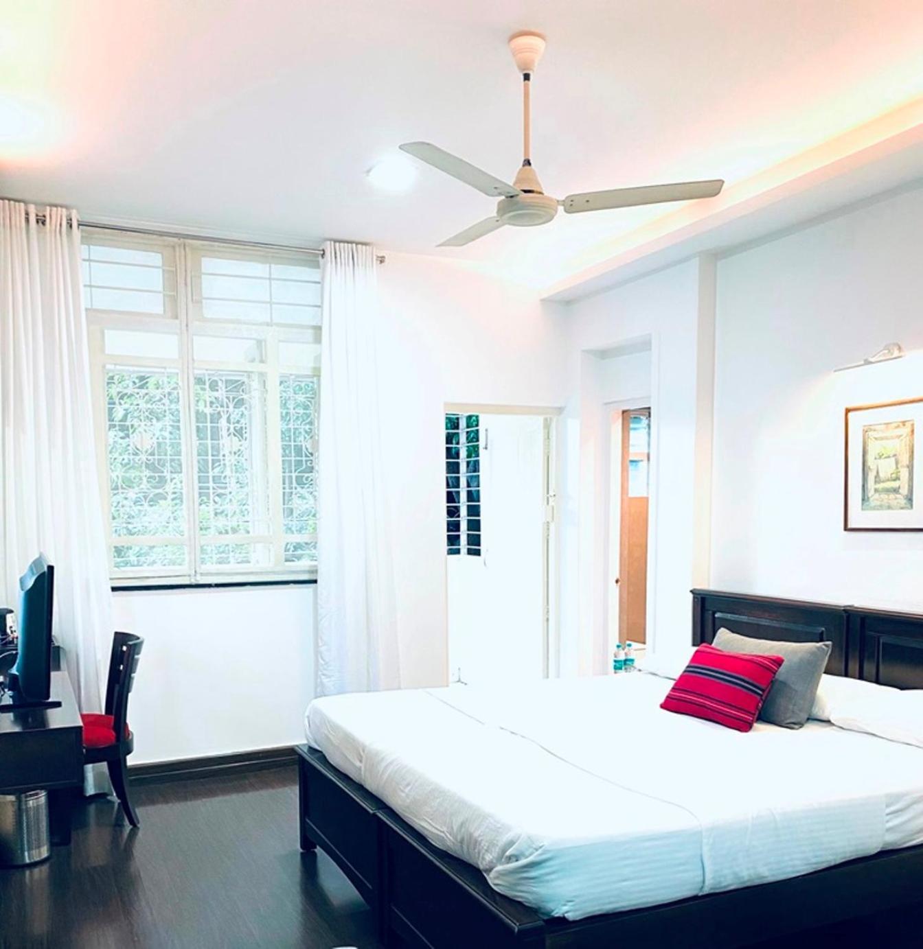 Hotel Ketan Пюн Екстериор снимка
