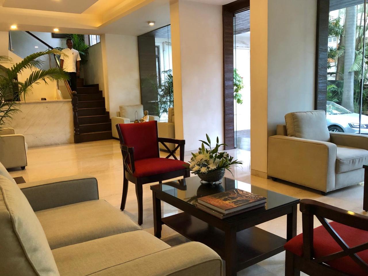 Hotel Ketan Пюн Екстериор снимка